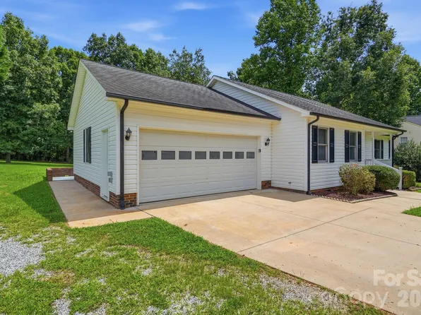 135 Byers Rd, Troutman, NC 28166