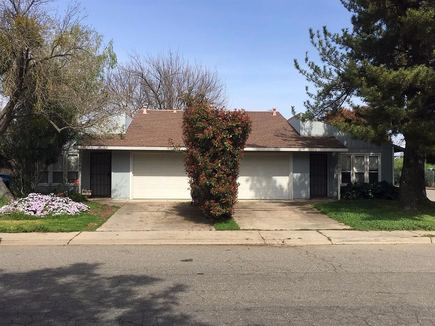 1389 Hobart Dr photo 1