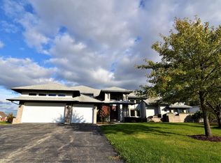 210 Slalom Ct, Minooka, IL 60447