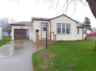 182 14th St, Windom, MN 56101