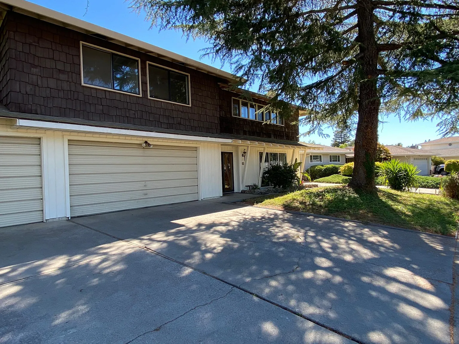 2 Parkshore Cir photo 1