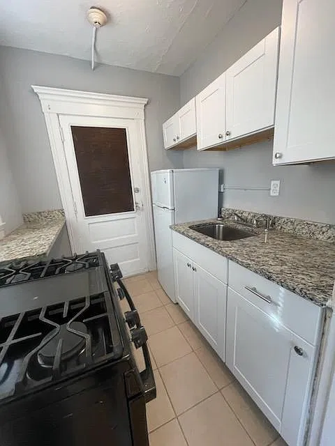 Studio, $1,225 — Photo 1