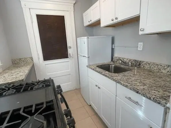 29 West St APT 8, Worcester, MA 01609