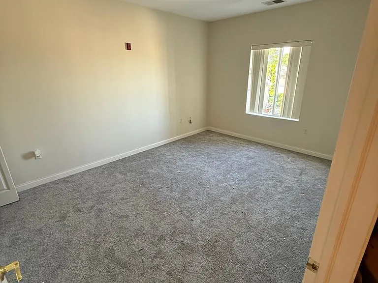 Uptown Brass Apartments — Photo 7