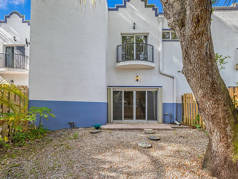 2928 SW 18th Ter — Photo 19