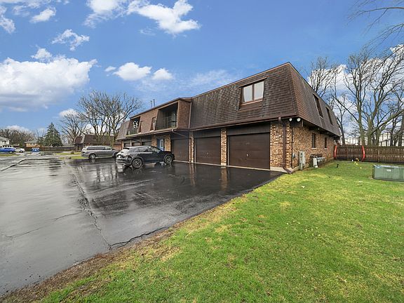 3rd image of 10640 Brooklodge Ln #1B
