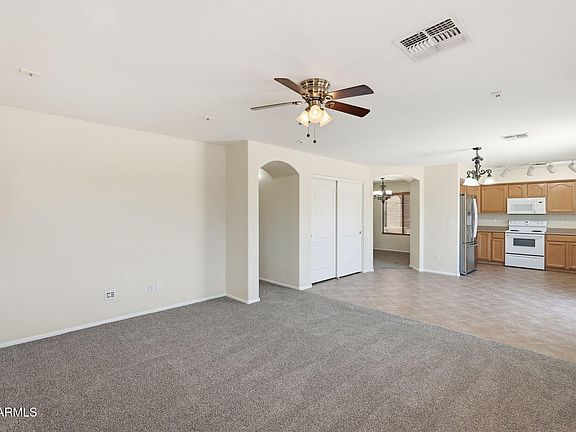 3rd image of 471 E MELANIE Street
