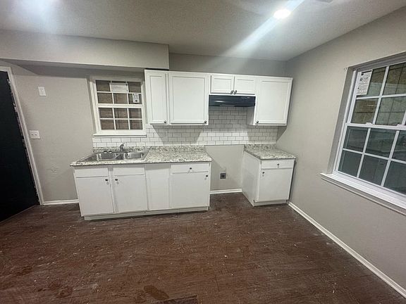 3rd image of 2190 Howell Ave