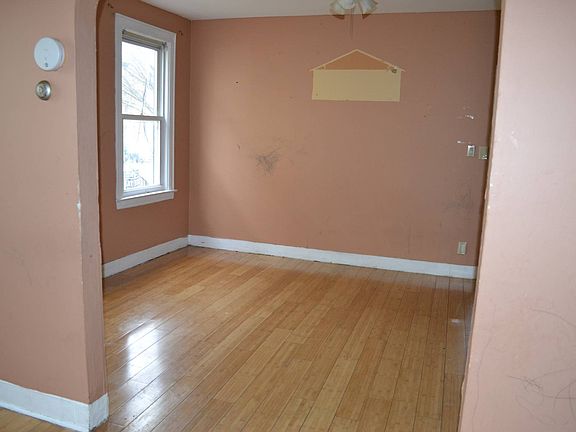 3rd image of 90-21 213th St