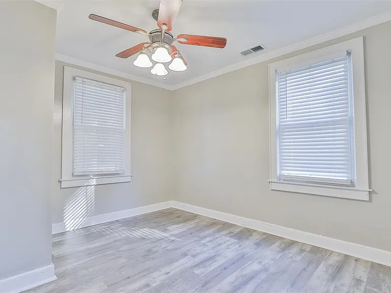 305 Virginia St — Photo 17