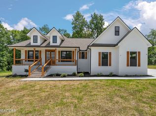 4 Riverchase Dr, Crossville, TN 38571