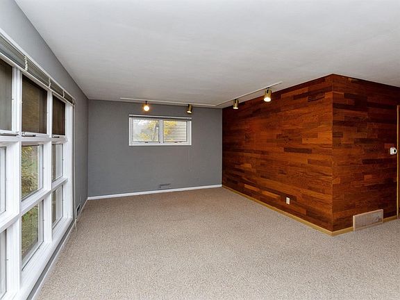 4th image of 1356 Norwood Dr SE