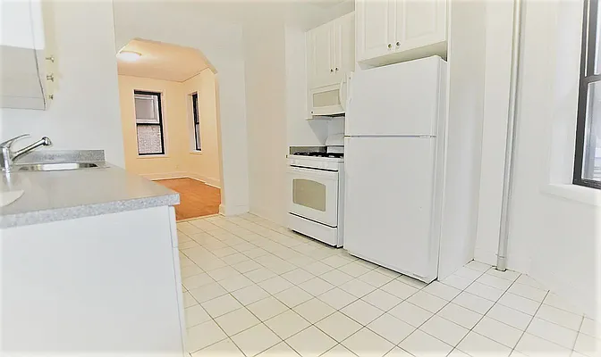 Rented by Manhattan Realty Group | media 7