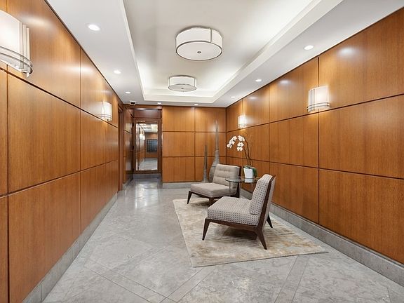 5th image of 1530 N Dearborn Pkwy #16NT