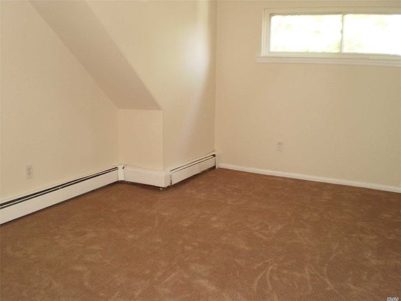 5th image of 18 Park Cir W