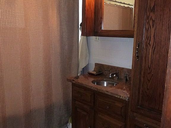 5th image of 5449 Winthrop Ave