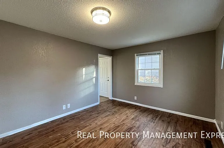 808 S Glendale Ave — Photo 4