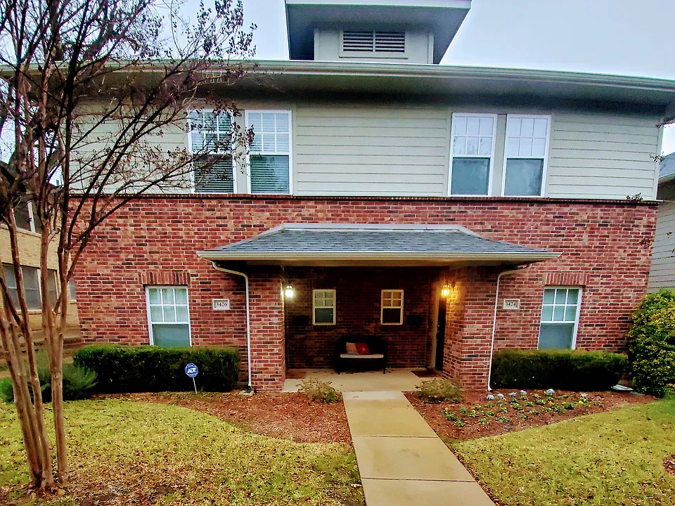 3426 W 4th St