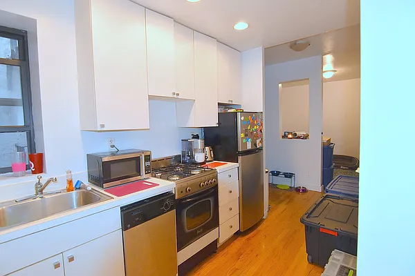 Rented by Manhattan Spaces | media 32