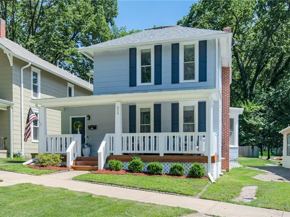 215 Pine St, Leavenworth, KS 66048