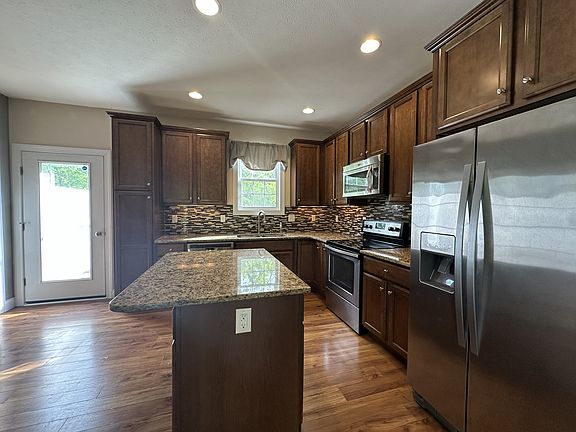 4th image of 78 Brownstone Dr