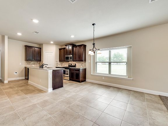 5th image of 628 Teakwood Dr