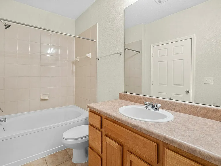 Cottonwood Reserve Apartments Classic Bathroom