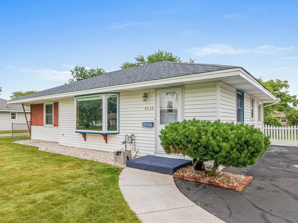 9043 16th Ave S, Bloomington, MN 55425