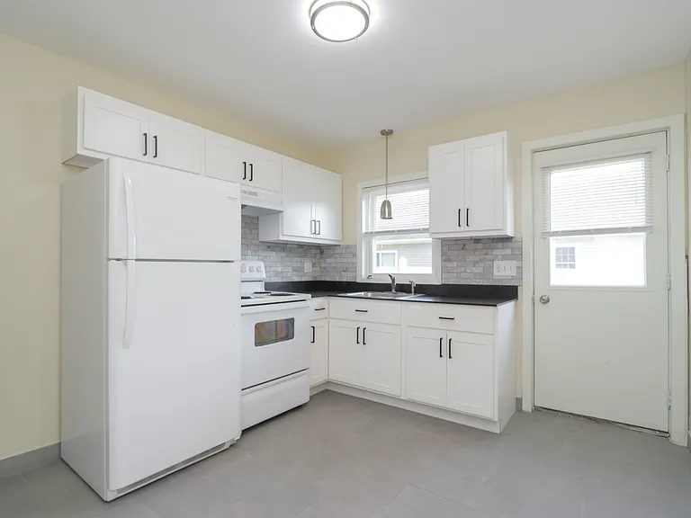 321 Montcalm St #R — Photo 10