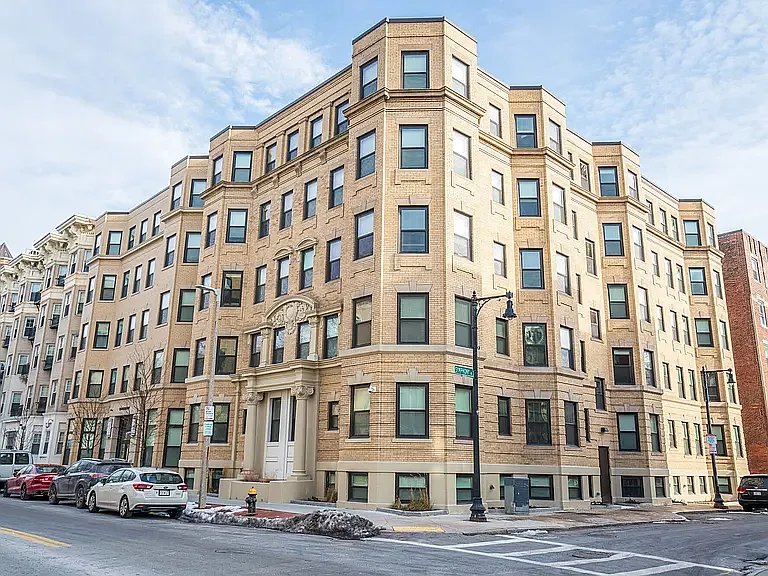 2 bed, 611 sqft, $4,000 — Photo 3