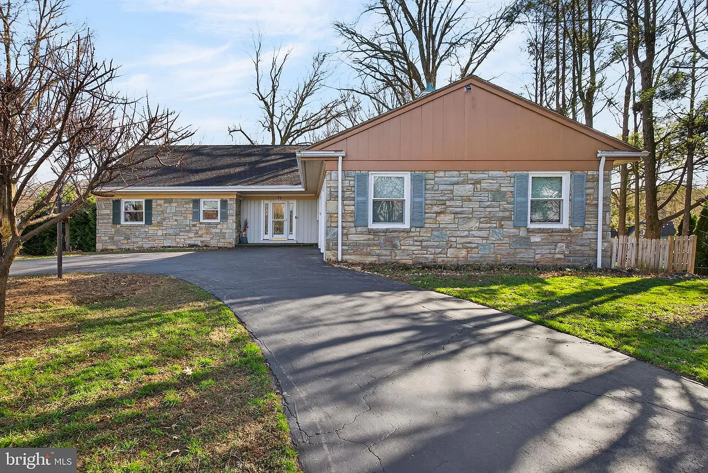 70 Waverly Ave photo 1