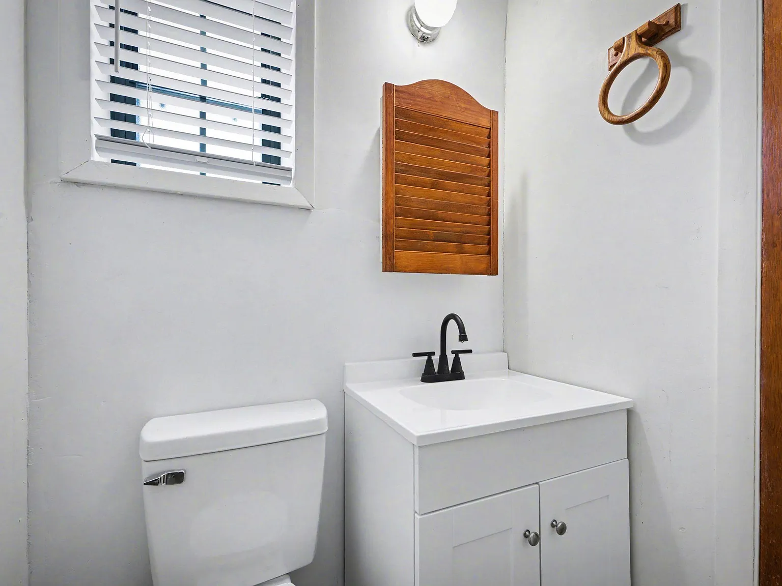 4 bed, 2.5 bath, 1831 sqft, $819 — Photo 3