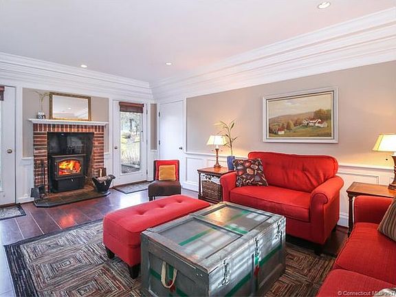 wood burning stove in rumfo...