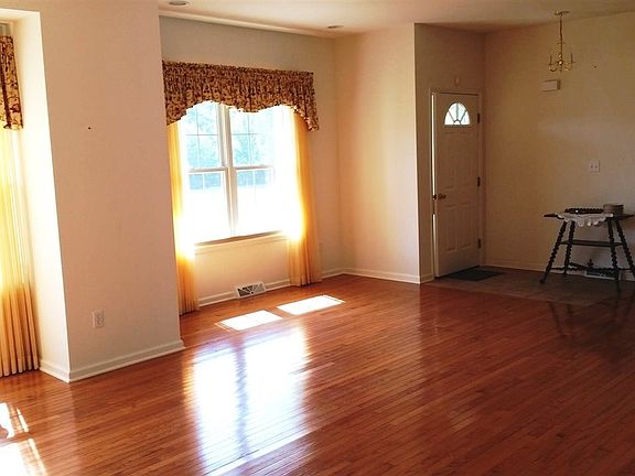 4th image of 62 Oakmont St