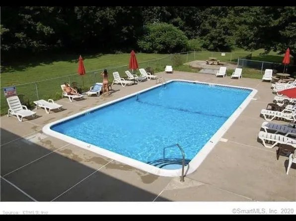 38 Wellington Dr, Farmington, CT 06032