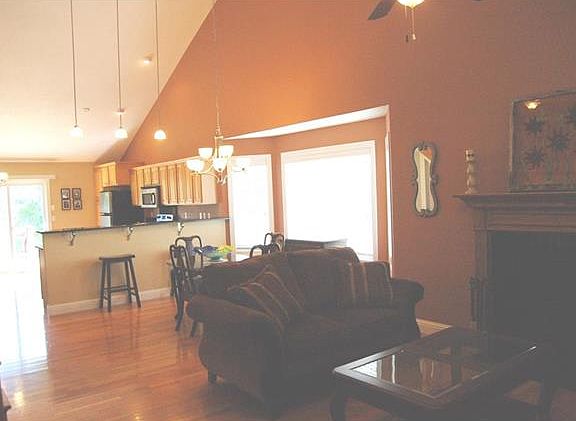 2nd image of 980 University Dr #B