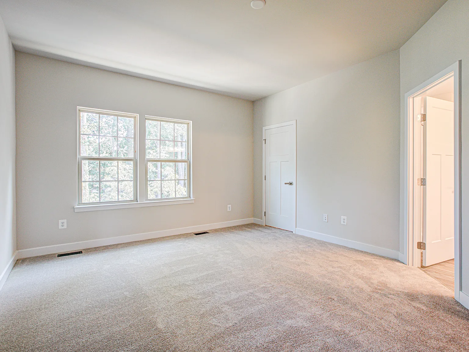 4 bed, 2000 sqft, $1,300 — Photo 4