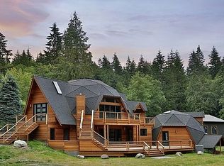 6276 Windfall Rd, Clinton, WA 98236