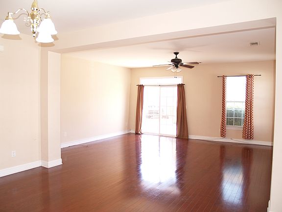 2nd image of 142 Silverspring Pl #1
