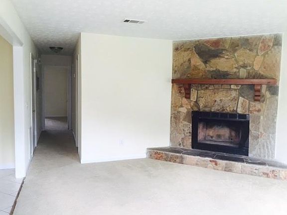 5th image of 126 Forest Pl