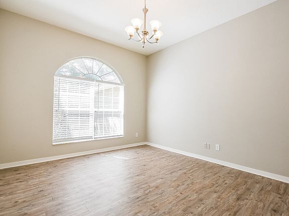 5th image of 471 Shady Creek Ln