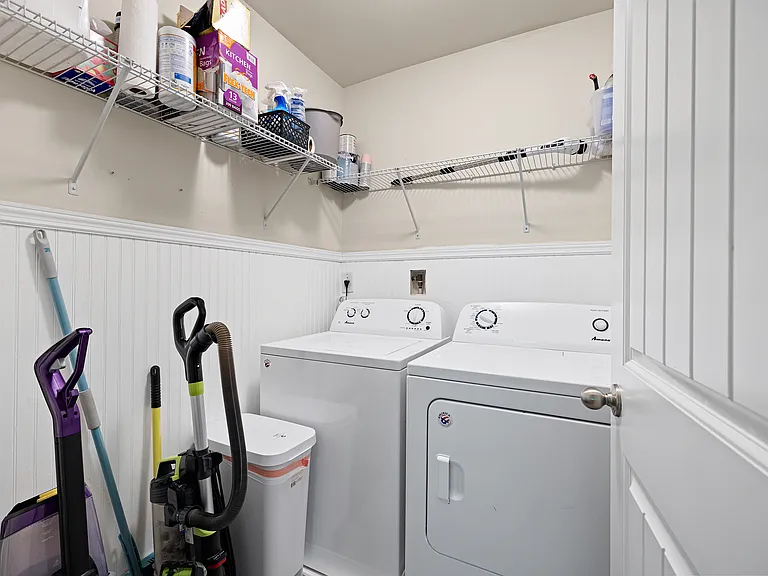 223 Jefferson Ave — Photo 30