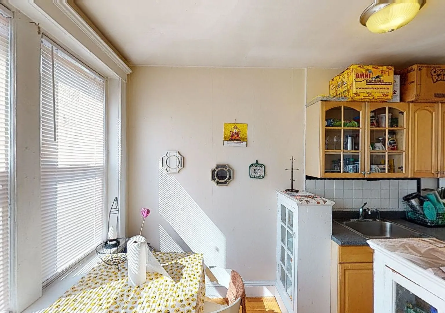 Beautiful spacious penthouse unit with great location in Allston available NOW!! — Photo 4