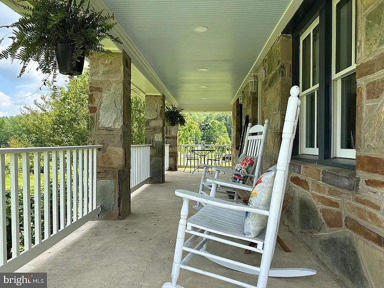 12301 Chapel Rd — Photo 2
