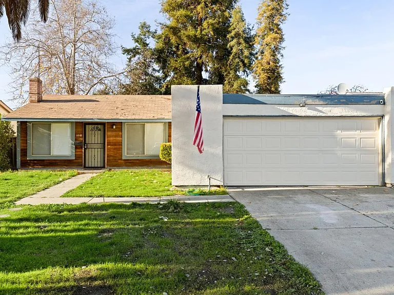 2249 Shadowtree Dr — Photo 11