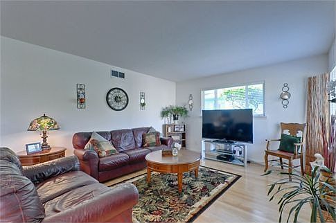 4th image of 451 Poplar St