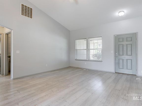 3rd image of 1351 E Mona Lisa Dr