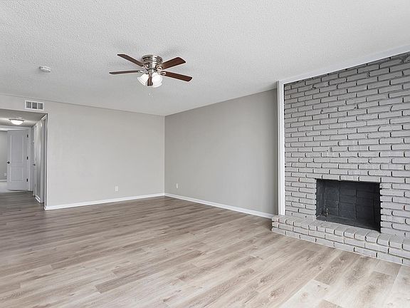 2nd image of 3616 Warwick Blvd #D48ef79a3