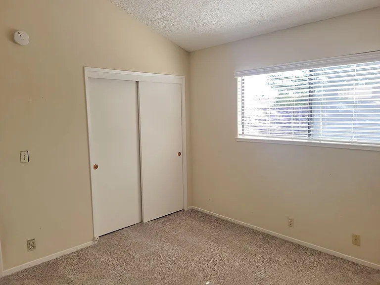 19820 Vineyard Ln — Photo 17