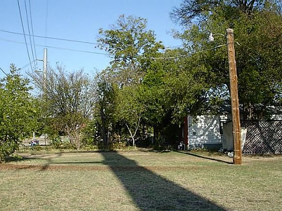 3rd image of 1422 Forest Ln